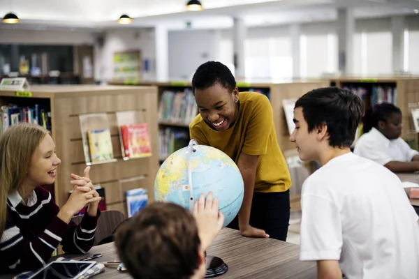 Gymnasiasten im Unterricht — Stockfoto