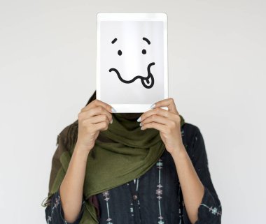 kişi holding dijital tablet 