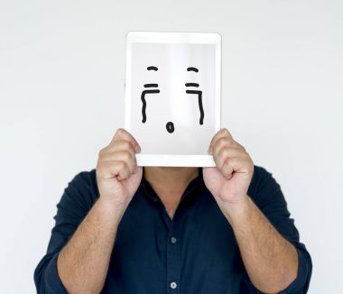 kişi holding dijital tablet 