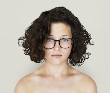 kadın çıplak omuz ile 