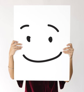 Kağıt afiş tutan kişi