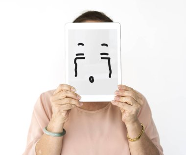 kadın kıdemli holding dijital tablet 