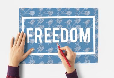 kağıt üzerine çizim eller