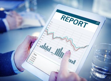 Dijital tablet kullanan kişi