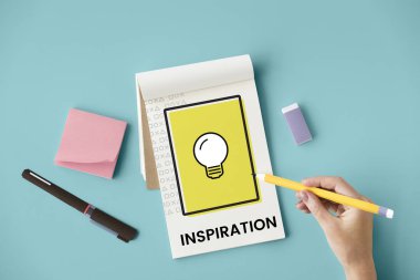 Defterde yazan kadın