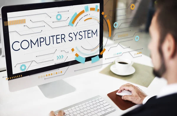 Geschäftsmann arbeitet mit Computer — Stockfoto