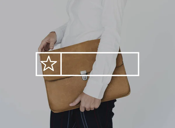 Wanita bisnis dengan tas kulit — Stok Foto