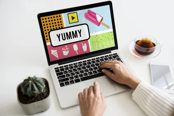 Hands working on laptop — Stock Photo, Image