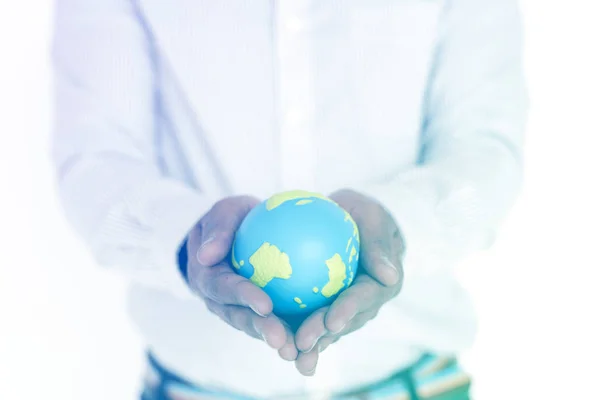 Homem segurando pouco globo — Fotografia de Stock