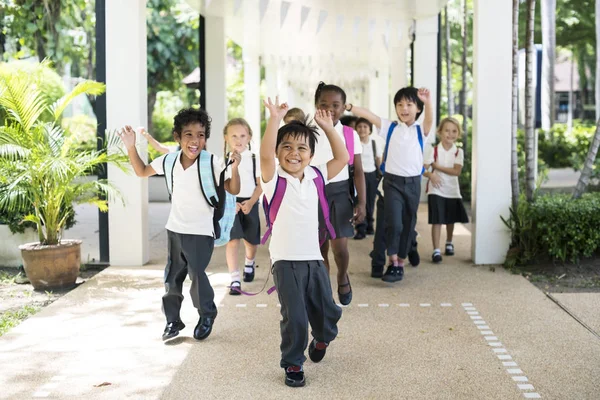 Niños adorables en la escuela — Foto de Stock