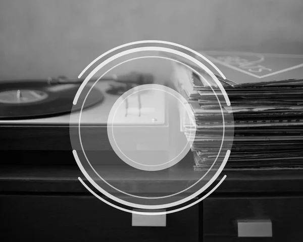 Vinyl hordozható lejátszó és rekordok — Stock Fotó