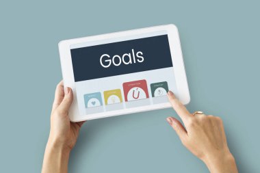 kişi holding dijital tablet