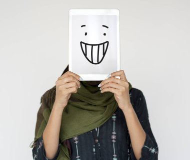 kişi holding dijital tablet 