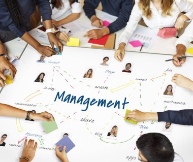 Öğrenciler birlikte okuyorlar.