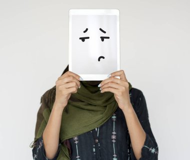 kişi holding dijital tablet 