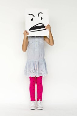 küçük çocuğu kapsayan yüz