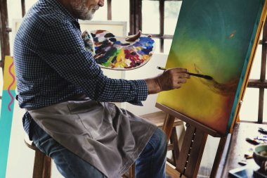 Sanatçı resim sanat çalışma alanı