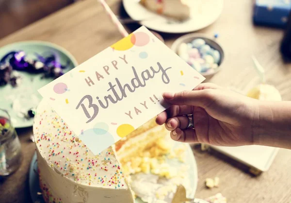 Menschen feiern Geburtstag — Stockfoto