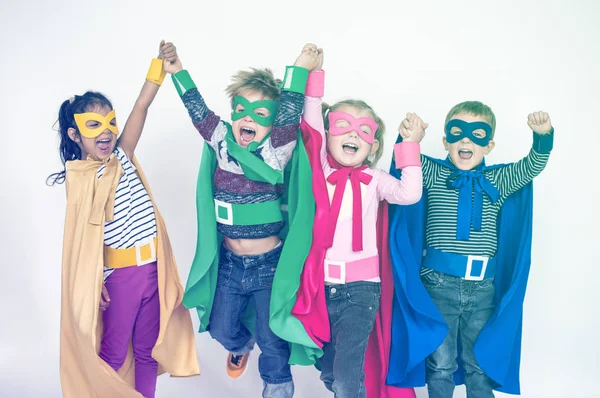 Enfants en costumes de super héros — Photo