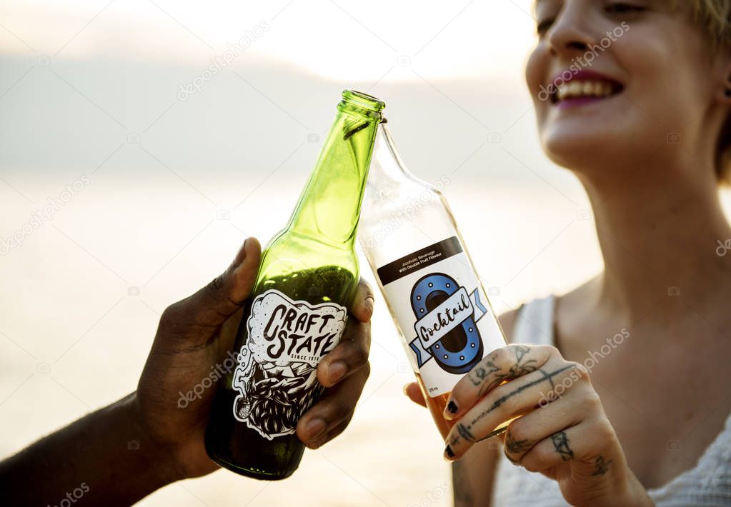 friends drinking beer 