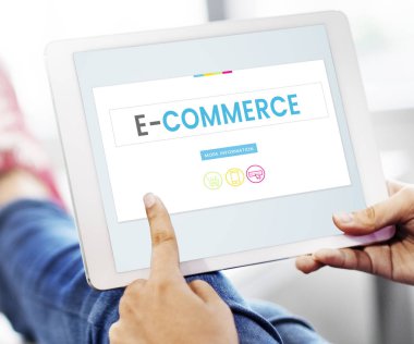 kişi holding dijital tablet