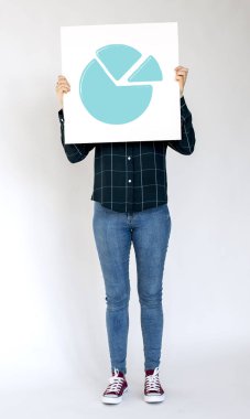 kişi holding afiş.