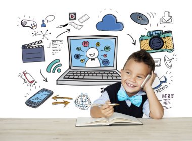 Masa başında siting öğrenci