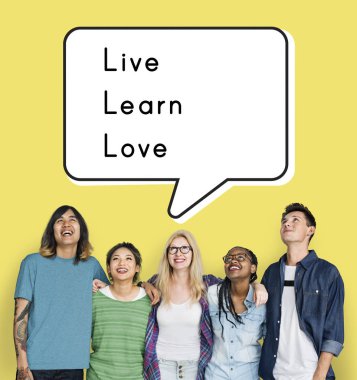 çok etnik gruptan oluşan mutlu genç arkadaşlar