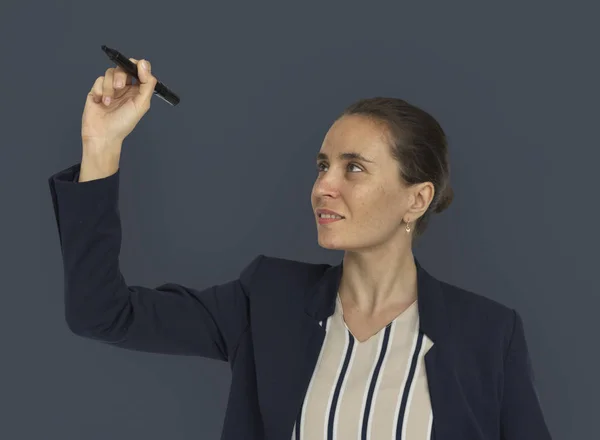 Senhora de negócios com caneta — Fotografia de Stock