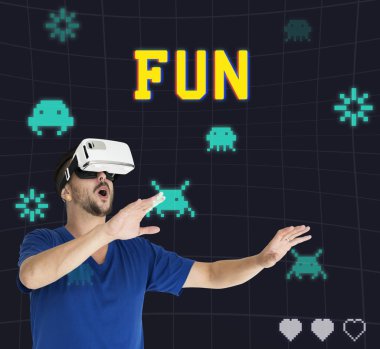 Adam visualiaing gerçeklik Gadget'ı kullanma 