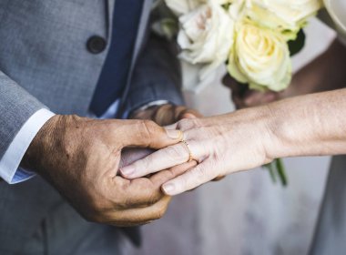 Gelin parmağına alyans