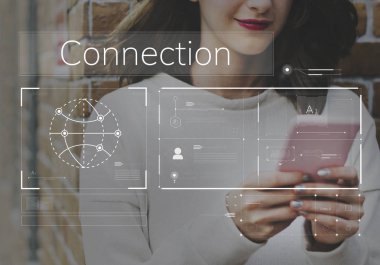 Akıllı telefon kullanan kadın 