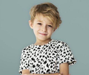 Beyaz sarışın çocuk