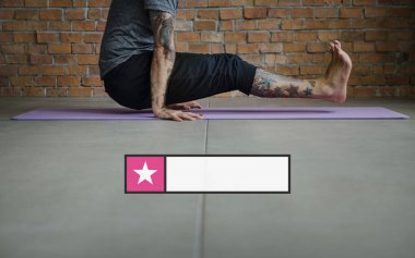 Yoga egzersiz egzersiz yapan erkek