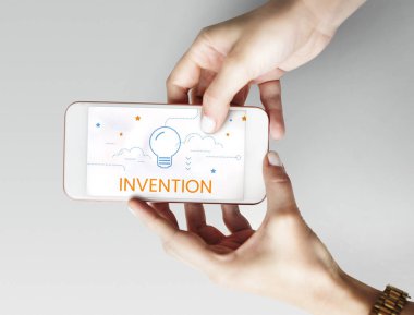 Elinde insan holding cep telefonu  