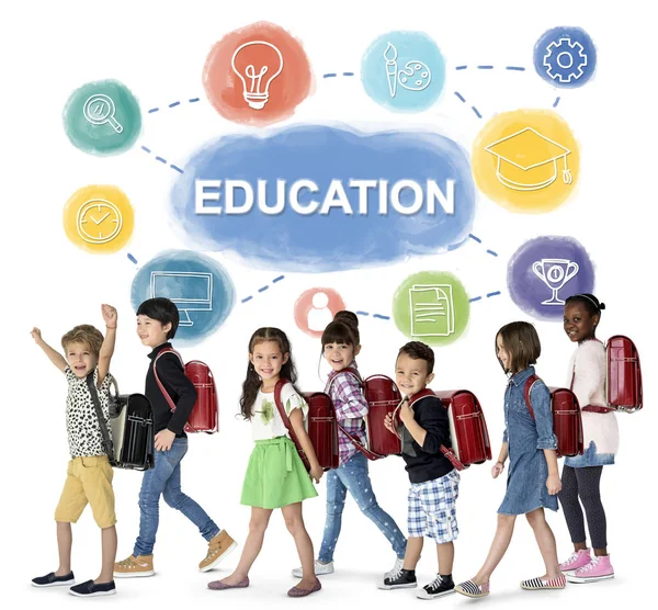 Group of children with backpacks — Stock Photo, Image