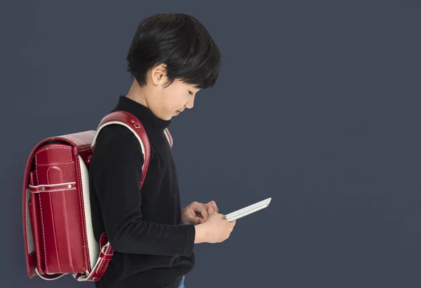 Asiatico ragazzo con digitale tablet — Foto Stock