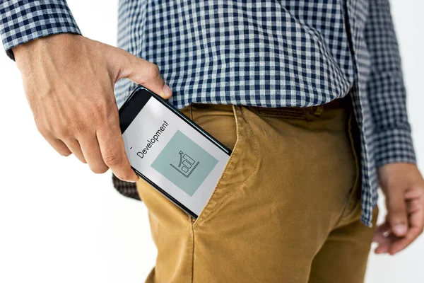 Mano poner teléfono inteligente en el bolsillo — Foto de Stock