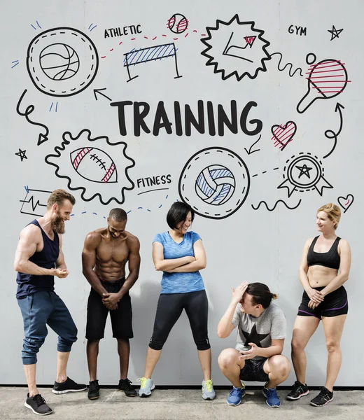 Menschen in Sportbekleidung reden vor dem Training — Stockfoto