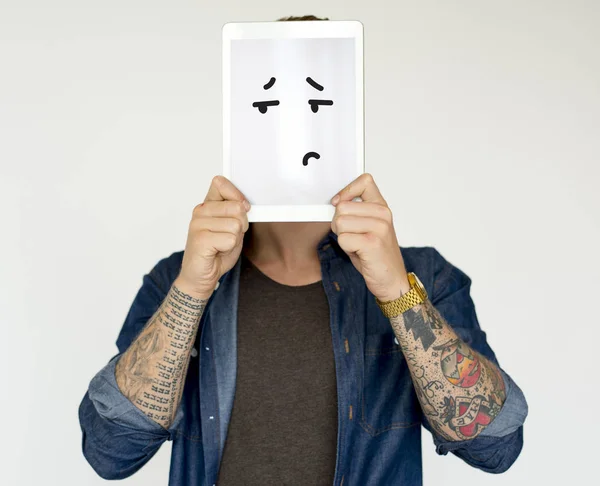 Person anläggning digital tablet — Stockfoto