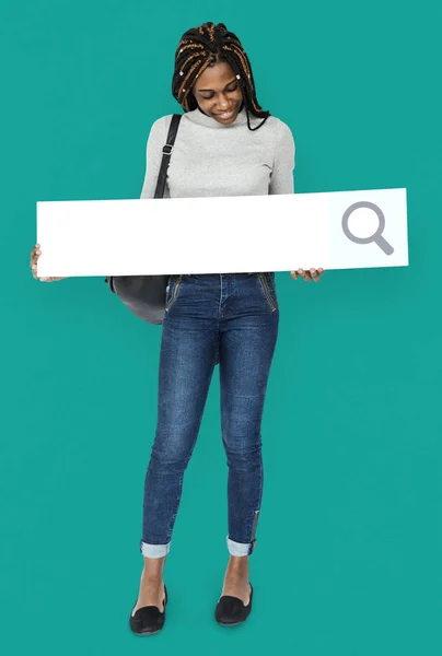 Gadis memegang banner pencarian — Stok Foto