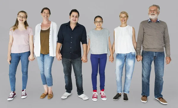 Personas diversas de pie en el estudio — Foto de Stock