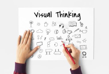 kağıt üzerine çizim eller