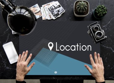 afiş çalışan eller 