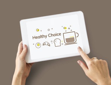 kişi holding dijital tablet