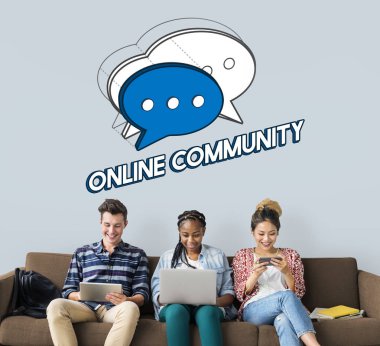 Arkadaşlar dijital cihazlar kullanarak 