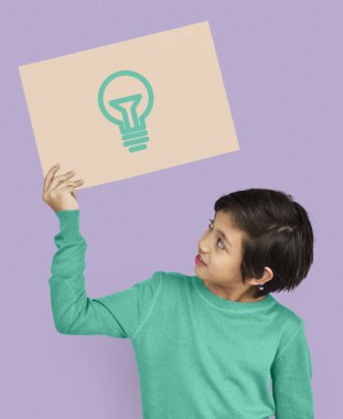 Kız holding tasarlamak