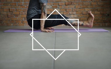 Yoga egzersiz egzersiz yapan erkek