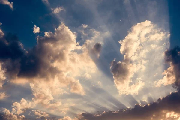 Céu bonito com nuvens — Fotografia de Stock