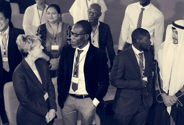 İnsanlar Uluslararası Konferansı'nda tartışıyor — Stok fotoğraf